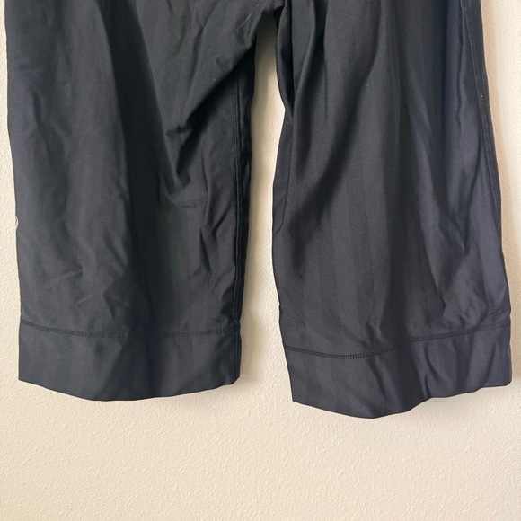 Lululemon Black Striped Clam Digger Bermuda Shorts - Picture 7 of 7